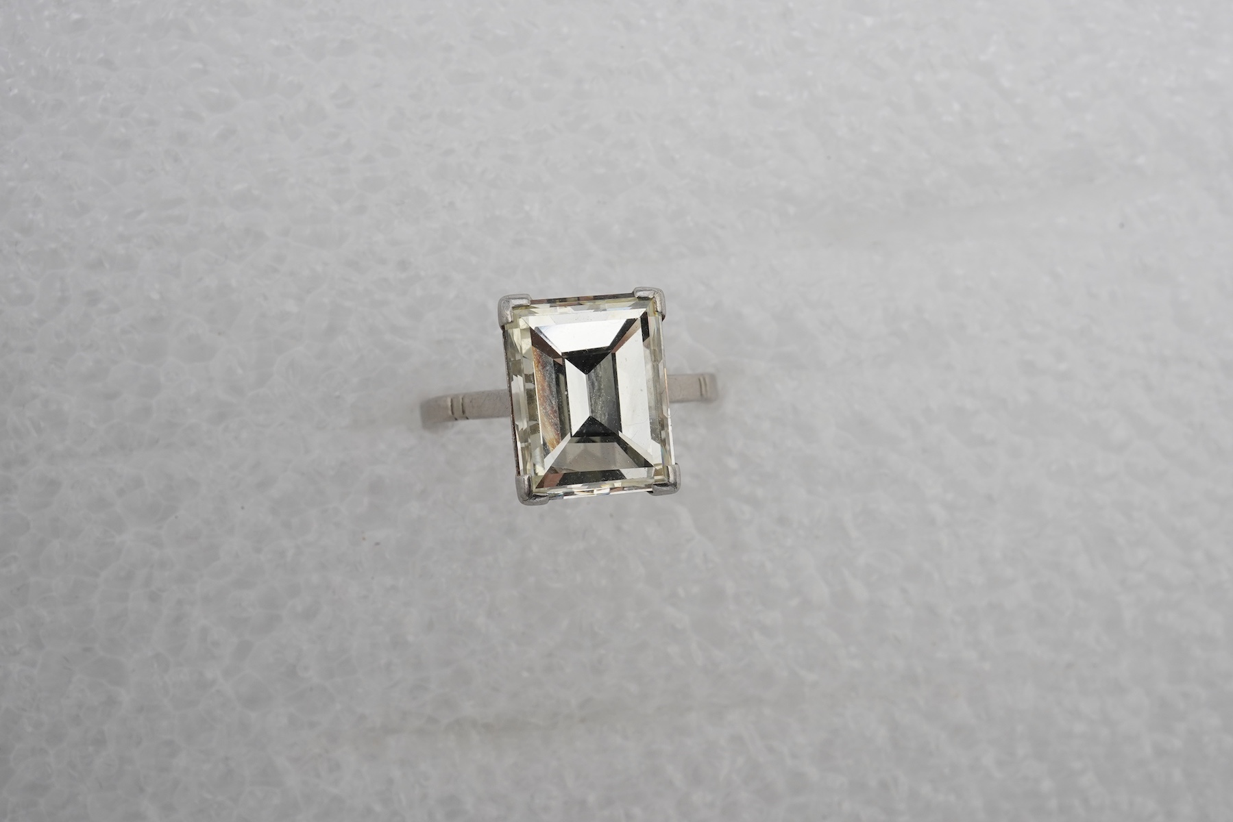 An Art Deco diamond solitaire ring, 1930s